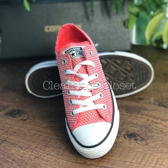 NWT Converse Ctas OX Ultra Red WMNS AUTHENTIC - Picture 6 of 7